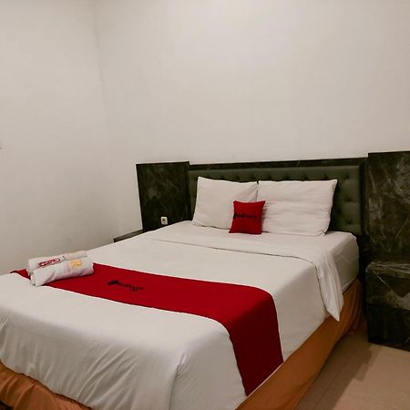Reddoorz At Sukomanunggal Сурабая Екстериор снимка