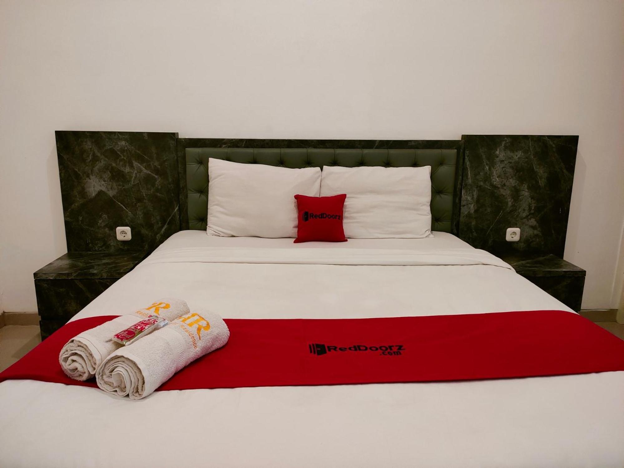 Reddoorz At Sukomanunggal Сурабая Екстериор снимка