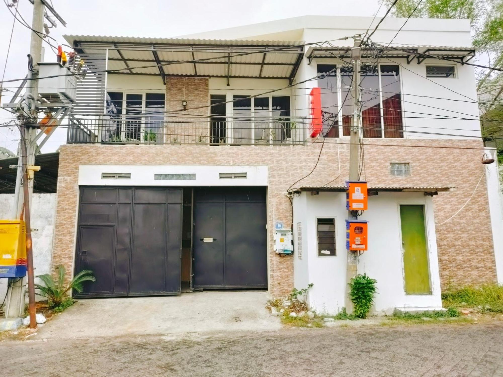 Reddoorz At Sukomanunggal Сурабая Екстериор снимка